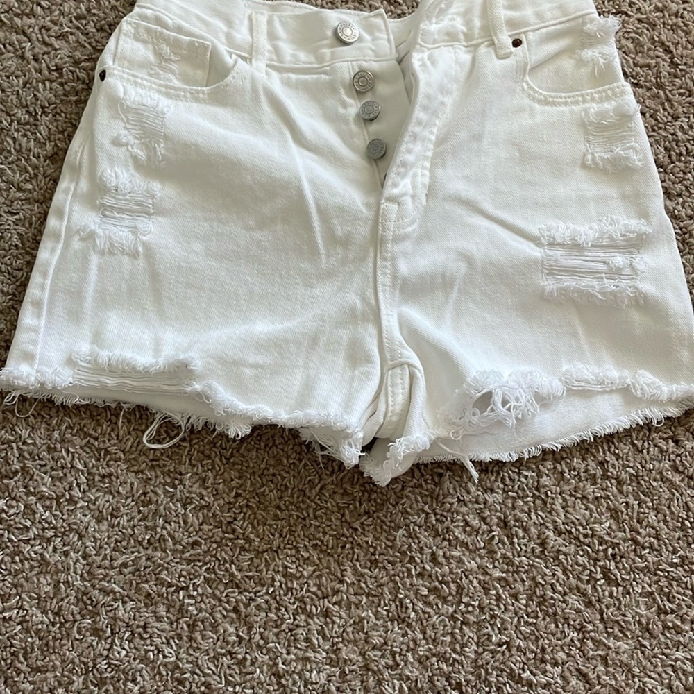 Stylish White Distressed Women Shorts